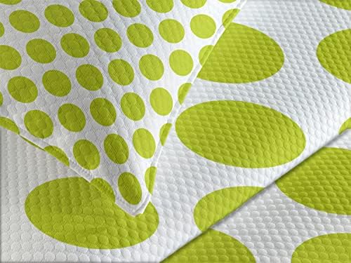 Lush Classic Bedding Set for a Timeless Look