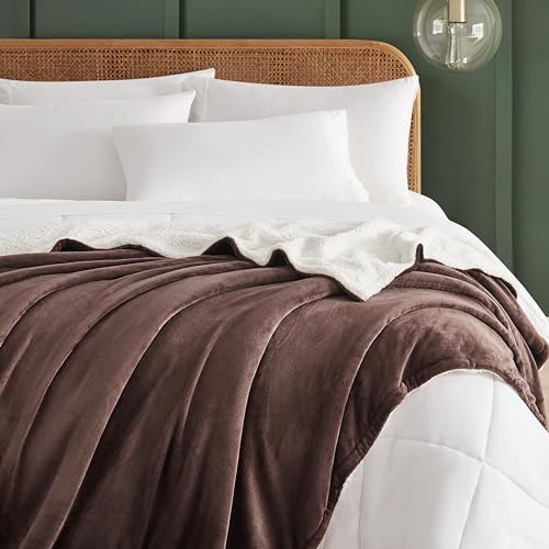 Cozy and Reversible Blanket for King Size Beds